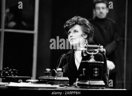 Mariannes Faithfull (Countess Sophia Delyanoff) in A PATRIOT FOR ME von John Osborne unter der Regie von Stephen Hollis am Palace Theatre, Watford, England 1973, Marianne-Faithfull, englische Sängerin, Songwriterin und Schauspielerin, geboren am 29. Dezember 1946 in Hampstead, London.BW-277-9a Stockfoto