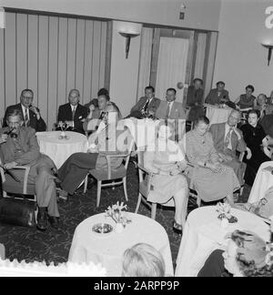 Meeting Pewter Figures, Carlton Date: 4. Juni 1955 Schlagwörter: Pewter Figures, Meetings Personenname: Carlton Stockfoto