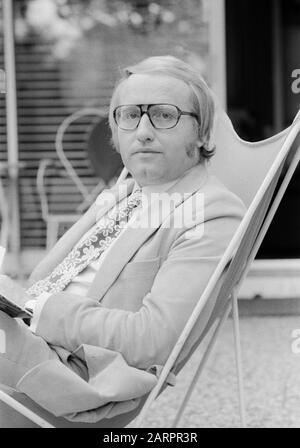 Werner Veigel, deutscher Nachrichtensprecher und Radiomoderator, in Hamburg, Deutschland sparte 1970er Jahre. Der deutsche Zeitungsredner und Hörfunksprecher Werner Veigel Ende der 1970er Jahre in Hamburg. Stockfoto