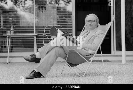 Werner Veigel, deutscher Nachrichtensprecher und Radiomoderator, in Hamburg, Deutschland sparte 1970er Jahre. Der deutsche Zeitungsredner und Hörfunksprecher Werner Veigel Ende der 1970er Jahre in Hamburg. Stockfoto