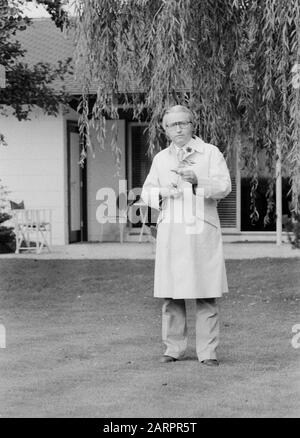 Werner Veigel, deutscher Nachrichtensprecher und Radiomoderator, in Hamburg, Deutschland sparte 1970er Jahre. Der deutsche Zeitungsredner und Hörfunksprecher Werner Veigel Ende der 1970er Jahre in Hamburg. Stockfoto