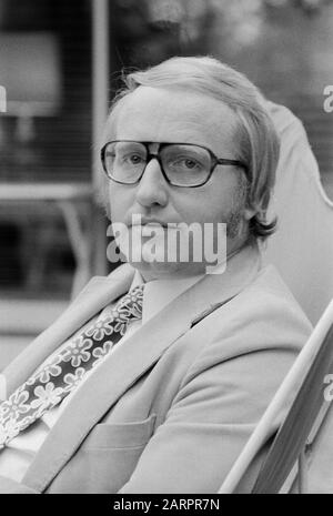 Werner Veigel, deutscher Nachrichtensprecher und Radiomoderator, in Hamburg, Deutschland sparte 1970er Jahre. Der deutsche Zeitungsredner und Hörfunksprecher Werner Veigel Ende der 1970er Jahre in Hamburg. Stockfoto