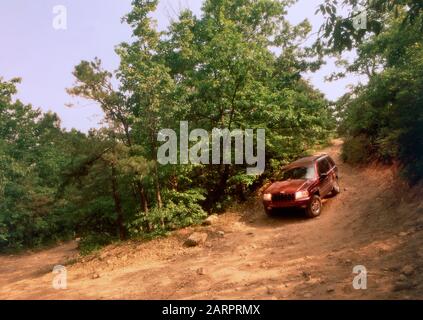 1999 Jeep Grand Cherokee vor der Straßenfahrt in Virginia USA Stockfoto