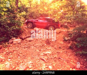 1999 Jeep Grand Cherokee vor der Straßenfahrt in Virginia USA Stockfoto