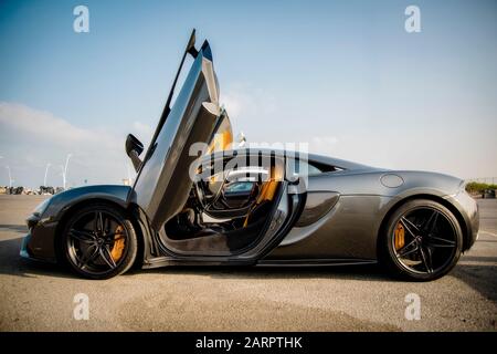 McLaren 570S Dunkelgrau Stockfoto