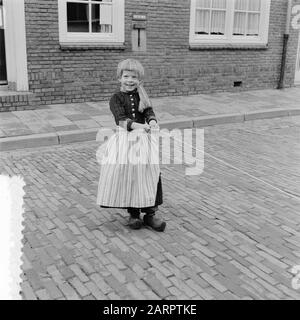 Serie Volendam Datum: 11. Februar 1957 Ort: Noord-Holland, Volendam Stockfoto