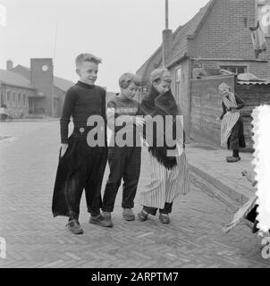Serie Volendam Datum: 8. Februar 1957 Ort: Noord-Holland, Volendam Schlüsselwörter: Serie Stockfoto
