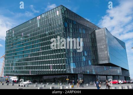 Harpa Concert Hall - EIN markanter moderner Glas-Wabenkonzert mit der nationalen Oper und Symphonie Stockfoto