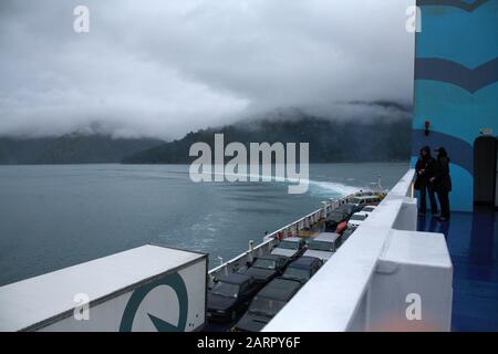 Fähre auf der Köchin, die gerade Neuseeland durchquert Stockfoto