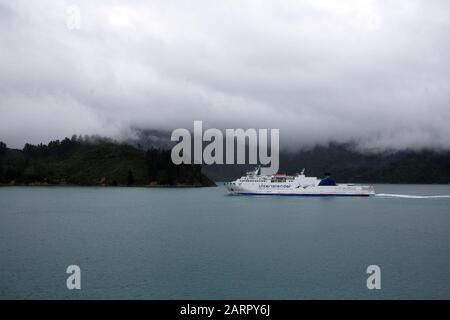 Fähre auf der Köchin, die gerade Neuseeland durchquert Stockfoto