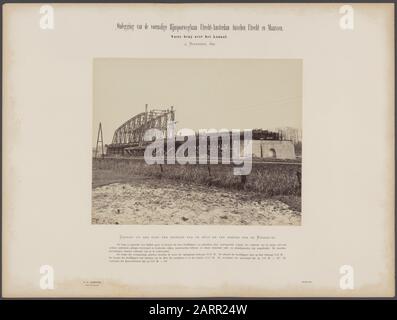 Umlagerung der ehemaligen Rijnspoorwegbaan Utrecht-Amsterdam zwischen Utrechter und Maarssen Feste Brücke über den Kanal. Blick auf einen Punkt nördlich der Brücke und westlich der Kanalachse Datum: 14. November 1890 Standort: Maarssen, Utrechter (prov.), Utrechter (Stadt) Schlüsselwörter: Eisenbahnbrücken, Wasserbau Stockfoto