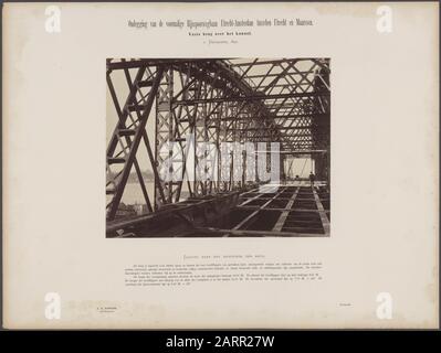 Umlagerung der ehemaligen Rijnspoorwegbaan Utrecht-Amsterdam zwischen Utrechter und Maarssen Feste Brücke über den Kanal. Blick auf das westliche Ende der Brücke Datum: 11. Dezember 1890 Standort: Maarssen, Maarssen, Utrechter (prov.), Utrechter (Stadt) Schlüsselwörter: Eisenbahnbrücken, Wasserbau Stockfoto