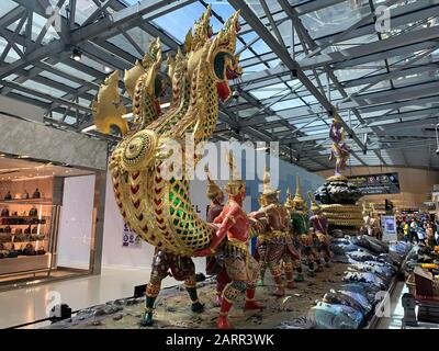 Bangkok/Thailand - 1. Januar 2020 - der Suvarnabhumi Airport Terminal.einer der internationalen Flughäfen in bangkok Stockfoto