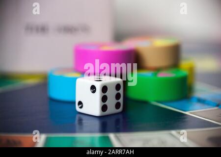 Woodbridge, NEW JERSEY/USA - 28. Januar 2020: Eine 80er-Ausgabe des beliebten Familienbrettspiels Trivial Pursuit ist abgebildet Stockfoto