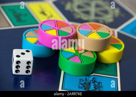 Woodbridge, NEW JERSEY/USA - 28. Januar 2020: Eine 80er-Ausgabe des beliebten Familienbrettspiels Trivial Pursuit ist abgebildet Stockfoto