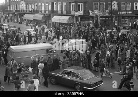 Rheinstreat-Bewohner besetzen Kreuzung Datum: 16. März 1973 Ort: Amsterdam, Noord-Holland Schlüsselwörter: Beruf Stockfoto