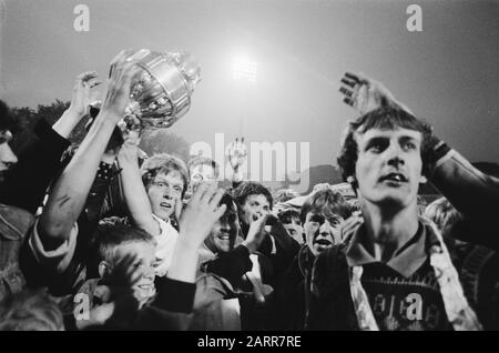 Fußball AZ 67 gegen FC-Utrechter 5-1 (KNVB-Pokal); Freude an AZ 67 Datum: 18. Mai 1982 Schlagwörter: Sport, Fußball Stockfoto