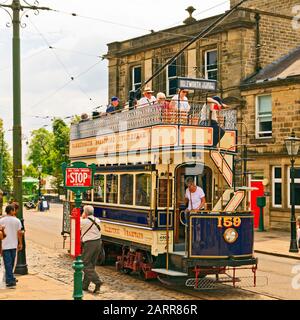 Straßenszene von Crich Tramway Village Stockfoto