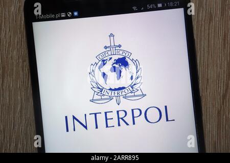 Das Interpol Logo International Criminal Police Organization Wird Auf Einem Modernen Smartphone Angezeigt Stockfotografie Alamy