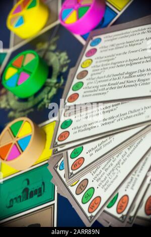 Woodbridge, NEW JERSEY/USA - 28. Januar 2020: Eine 80er-Ausgabe des beliebten Familienbrettspiels Trivial Pursuit ist abgebildet Stockfoto