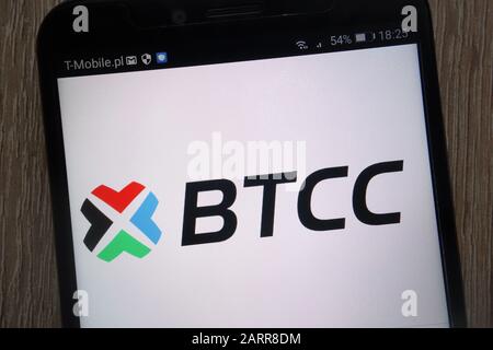 Das BTCC Bitcoin Exchange Logo wird auf einem modernen Smartphone angezeigt Stockfoto