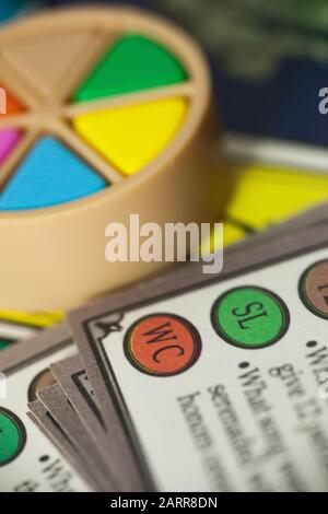 Woodbridge, NEW JERSEY/USA - 28. Januar 2020: Eine 80er-Ausgabe des beliebten Familienbrettspiels Trivial Pursuit ist abgebildet Stockfoto