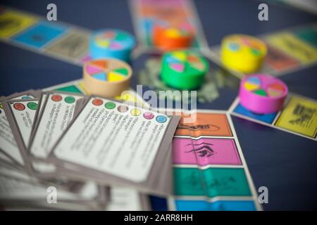 Woodbridge, NEW JERSEY/USA - 28. Januar 2020: Eine 80er-Ausgabe des beliebten Familienbrettspiels Trivial Pursuit ist abgebildet Stockfoto
