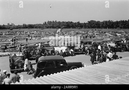 Rolls Royces, der die Baujahre für 1939 besuchte, ein Schatz der Autogeschichte, der viel Interesse weckte Datum: 8. Juni 1964 Schlüsselwörter: Interesse, Besuche Den Namen Der Institution: Rolls Royce: Pot, Harry/Anefo Stockfoto