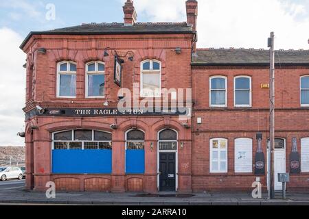 Das historische Pub Eagle and Tun, das abgerissen werden soll, da die Bauarbeiten an HS2 um die Curzon Street in Eastside, Birmingham, Großbritannien fortgesetzt werden Stockfoto