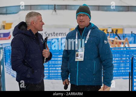 Lennerheide, Schweiz, 29. Januar 2020. Biathlon-Trainer Matthias Simmen und Sprecher Christian Hitsch weder beim 4 x 7,5 km Staffelrennen der Junioren Mä Stockfoto