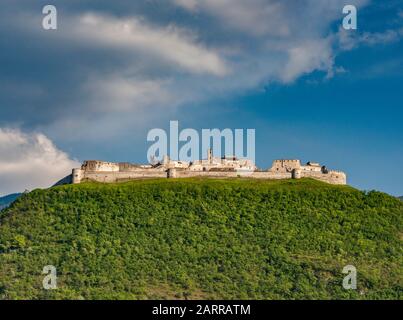 Castel Beseno (Schloss Pysein), 12. Jahrhundert, mittelalterliche Burg in Besenello, in der Nähe von Trento, Trentino-Südtirol, Italien Stockfoto