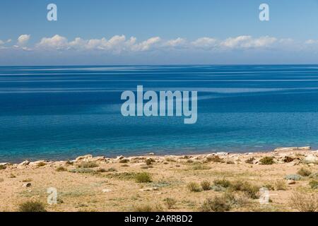 Der Issyk-kul See, Kirgisistan, der größte See Kirgisistans, Südufer des Sees Stockfoto