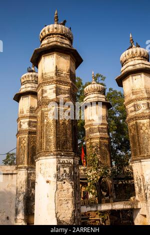 Indien, Rajasthan, Shekhawati, Nawalgarh, alte Kohar-Gemeinde gut mit 4 symbolischen Säulen Stockfoto
