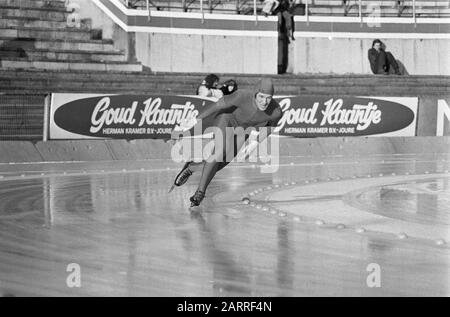 Schlittschuhwettkämpfe zu IJsselcup in Deventer; Hans van Helden in Aktion Datum: 20. November 1976 Ort: Deventer Schlüsselwörter: Skating, Sport Stockfoto