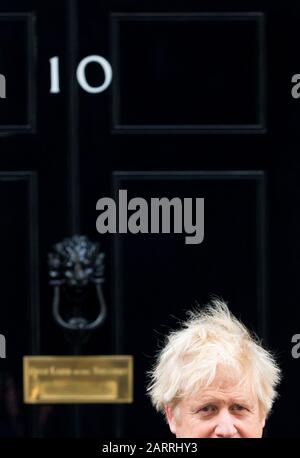 London, Großbritannien. Januar 2020. Der britische Premierminister Boris Johnson in der Downing Street, nachdem er von den Premierministerfragen im Parlamentskredit zurückgekehrt war: PjrFoto/Alamy Live News Stockfoto