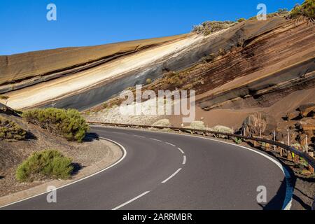 Verschiedene Felsschichten, vulkanisches Gestein, Mirador La Tarta, Teide Nationalpark, Parque Nacional de las Canadas del Teide, Tenera, Kanarische Inseln Spanien Stockfoto