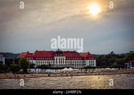 Grand Hotel in Sopot an der Danziger Bucht vom Sopot Pier aus gesehen Stockfoto