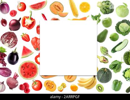 Sortiment an frischem Gemüse und Obst mit Platz für Text auf weißem Hintergrund Stockfoto