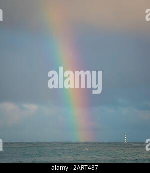 Regenbogen über dem Ozean Stockfoto