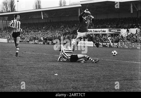 Sparta gegen Ajax 1-0, Lerby im Duell mit Van Zoest Datum: 5. November 1978 Schlagwörter: Sport, Fußball Personenname: Lerby, Sören Stockfoto