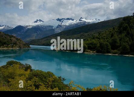 General Carrera oder Buenos Aires Lake mit türkisblauem Wasser Stockfoto