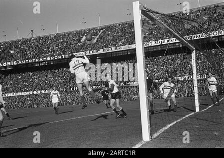 Fußballspiel Feyenoord-Fortuna 54 in Rotterdam-Gamelmoment Datum: 10. Oktober 1965 Ort: Rotterdam, Zuid-Holland Schlüsselwörter: Sport, Fußball Stockfoto