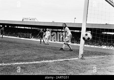 FC Twente-Borussia Mönchengladbach 1-5 (Rückspiel Finale Europa Cup 3) Spielmoment Datum: 21. Mai 1975 Ort: Enschede, Overijssel Schlüsselwörter: Spieler, Sport, Fußball Stockfoto