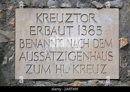 Ingolstadt Bavaria / Deutschland - 08 17 2018: Ingolstadt ist eine Stadt Deutschland mit vielen historischen Sehenswürdigkeiten (Kreuztor erbaut 1385 nach dem l benannt Stockfoto