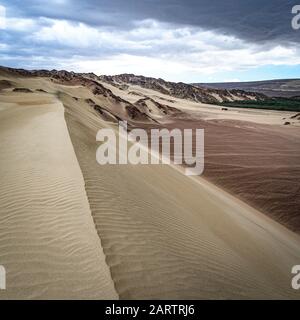 Landschaften und Sanddünen in der Wüste von Nazca. Ica, Peru. Stockfoto