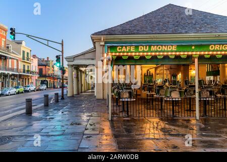 USA; Deep South; Louisiana, New Orleans, French Quarter, Cafe Du Monde French Market Stockfoto