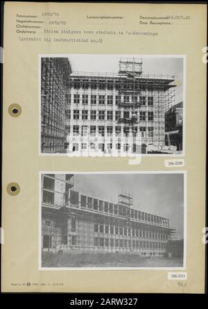 Bau Rathaus den Haag Foto 1: Stahlgerüste beim Bau des Rathauses in den Haag (10,5 x 15 cm; unbekannt) Foto 2: Stahlgerüste beim Bau des Rathauses in den Haag (10, 5 x 15 cm; unbekannt) Anmerkung: Architekt des Rathauses ist J.M. Lutmann Datum: Januar 1950 Standort: Den Haag, Zuid-Holland Schlüsselwörter: Bauaktivitäten, Baustellen, Rathäuser, Gerüste Stockfoto