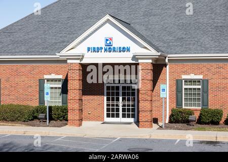 Hickory, NC, USA-26 JAN 2020: Eine Zweigstelle der First Horizon Bank, ehemals First Tennessee Bank, mit Sitz in Memphys. Stockfoto
