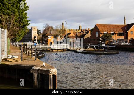 Stadtschloss am Fluss-Trent-Navigationskanal, Newark upon Trent, Nottinghamshire, England. Stockfoto