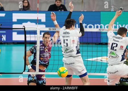 Perugia, Italien, 29. Januar 2020, aleksandar atanasijevic (n. 14 entgegengesetzte Spiker Sir Safety Conad perugia) Spitze während Sir Sicoma Monini Perugia vs Tours VB - Volleybal Champions League Men Championship - Credit: LPS/Loris Cerquiglini/Alamy Live News Stockfoto